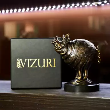 Brązowa statuetka „Prosiaczek Szczęścia” firmy Vizuri