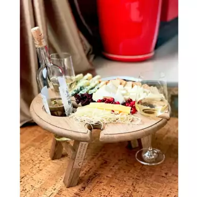 Refined light wine table