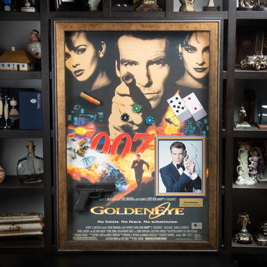 Autograph of actor Pierce Brosnan (agent 007)