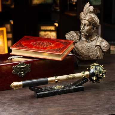 Exclusive marble mace