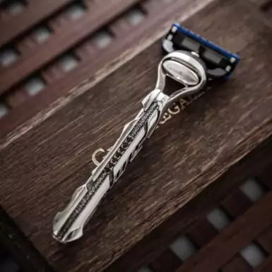 Silver razor "Commander" by Grand Regalia