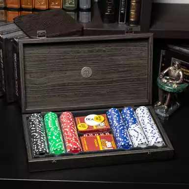 Poker set in a wooden case, покерний набір покерный набор