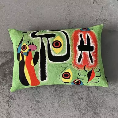 Poszewka na poduszkę "Joan Miro Ferra - Czerwone słońce gryzie pająka 1948" (41x60 cm) autorstwa Jules Pansu