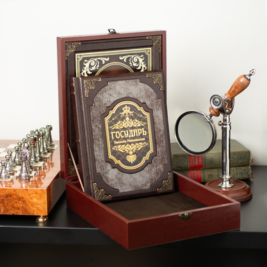 Niccolo Machiavelli's exclusive gift book "The Sovereign"