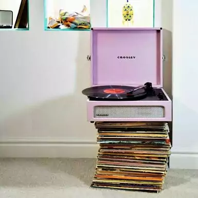 Портативный проигрыватель «Voyager» (Amethyst) от Crosley с функцией Bluetooth Out