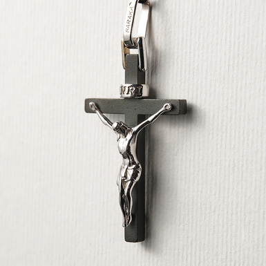 Pendant cross with the crucifixion of Baraka