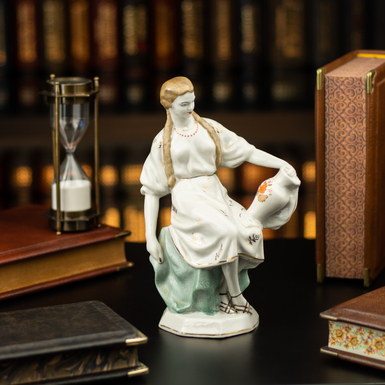Porcelain figurine "Girl with a jug"