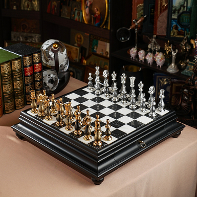 Chess set in lacquered wood and marble Capolavoro di marmo by Italfama