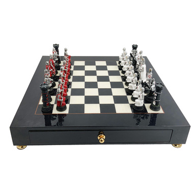 Lacquered wood chessboard with figures "Knights Templar" by Italfama