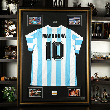 Certified autograph of footballer Diego Maradona on the Argentina national team shirt (94x125 cm)