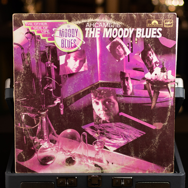 Vinyl record The Moody Blues - The Other Side Of Life 