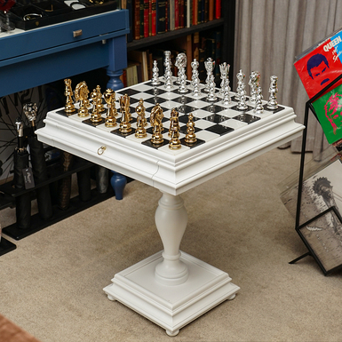"Thronus" chess table with wooden board and gold and silver-plated pieces from ITALFAMA