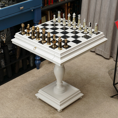"Golden Reign" chess table with wooden board and gold and silver-plated pieces from ITALFAMA