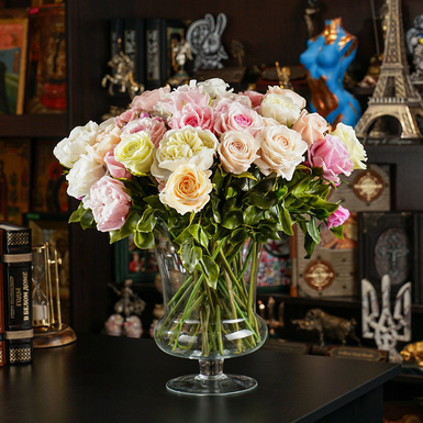 A bouquet of handmade cold porcelain roses "Florena" by Flora Moderling