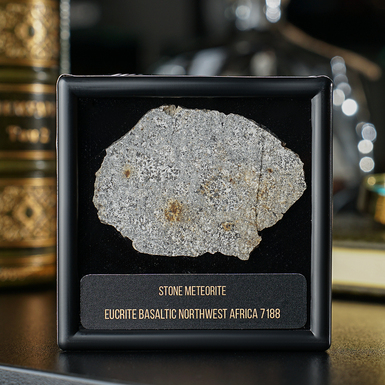Certyfikowany meteoryt „Eucrite 7188 EUCT 0025”, 19,25 g (północno-zachodnia Afryka)