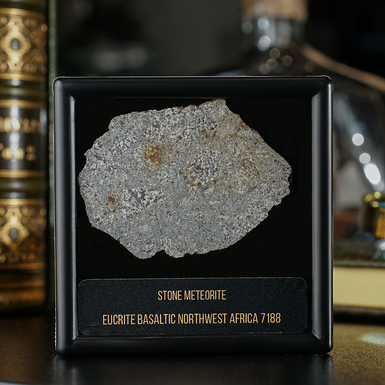 Certyfikowany meteoryt „Eucrite 7188 EUCT 0007”, 19,96 g (północno-zachodnia Afryka)