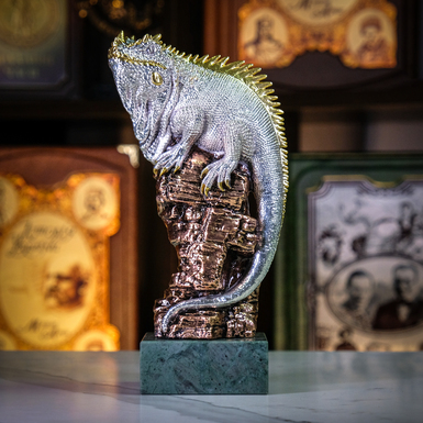 A handcrafted figurine "Iguana" by Evgeniy Epur