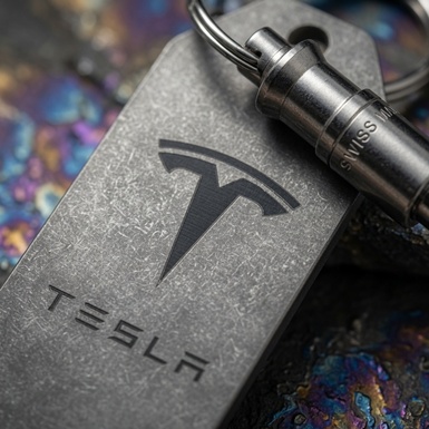 Titanium key chain "Tesla-Trident" with Swiss carabiner "Victorinox" from Calti