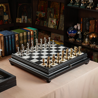 "Silver & Gold Dynasty" chess set with marble board (60x60 cm) and gold and silver pieces from ITALFAMA