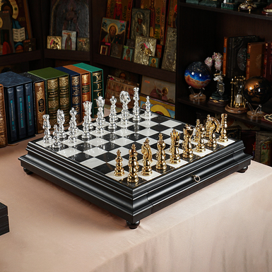 "The King's Way" chess set with marble board (60x60 cm) and gold and silver-plated pieces from ITALFAMA