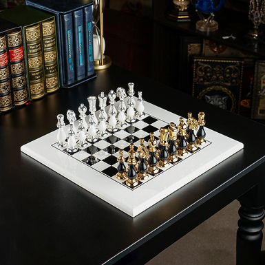 "Ombra del Re" chess set with handmade wooden board and gold and silver plated pieces from ITALFAMA