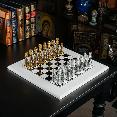 "Echo di Gloria" chess set with handmade wooden board and gold and silver plated pieces from ITALFAMA