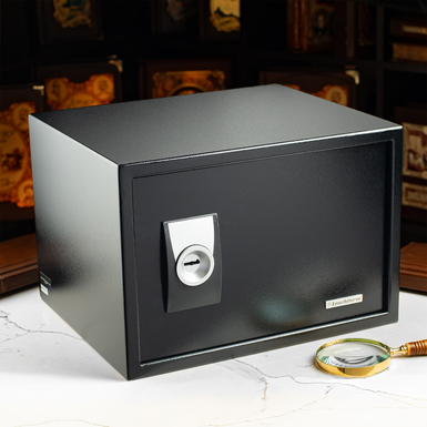 Hanging steel safe "Bastion" from Leuchtturm