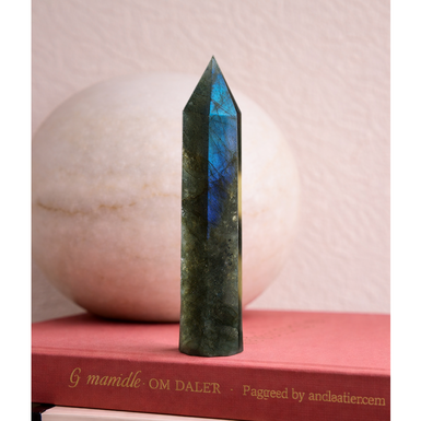 Piramida z labradorytu „Moonlight” firmy Stone Art Designe (29 g)
