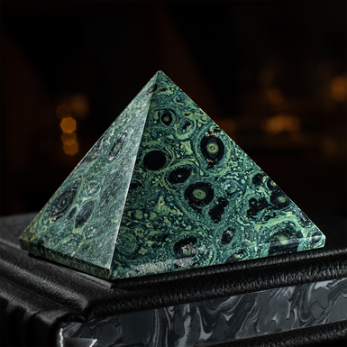 Jasper Pyramid "Terra" by Stone Art Designe (742 g)