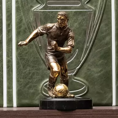 Vizuri sculpture "Soccer player"