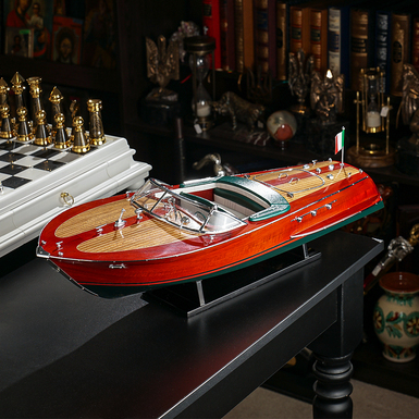 Модель моторной яхты "Riva Ariston" (67 см) от Anchor Power