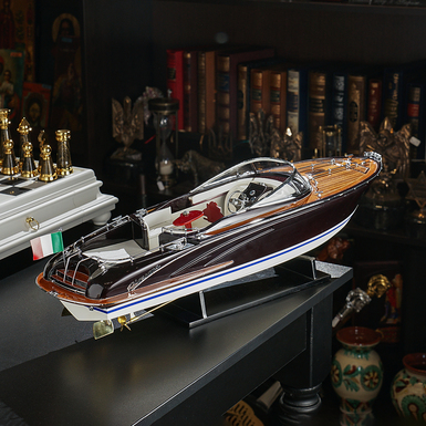 Модель моторной яхты "RIVA RAMA 44" (65 см) от Anchor Power