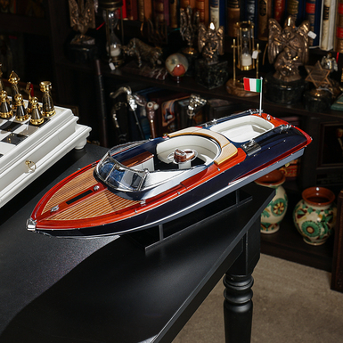 Модель моторной яхты "RIVA AQUARIVA DARK BLUE" (67 см) от Anchor Power