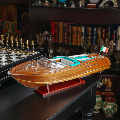 Motor yacht model "RIVA AQUARAMA WOOD FINISHED GREEN" (67 cm) by Anchor Power