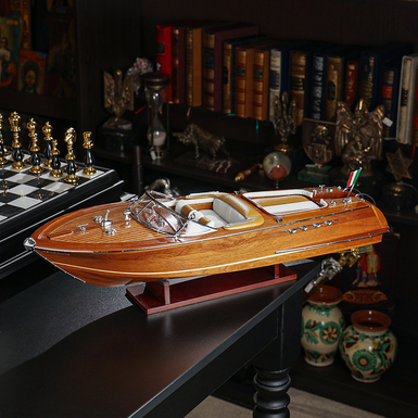 Модель моторной яхты "RIVA AQUARAMA WOOD FINISHED BROWN" (67 см) от Anchor Power