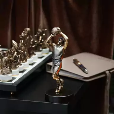 Vizuri Statuette «Basketball player»