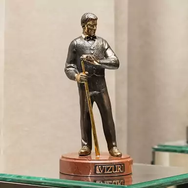 Vizuri Statuette «Billiard player»