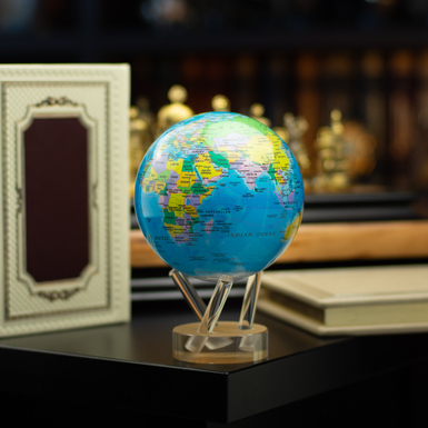 The self-rotating Globe "Political map" Ø 11,4 cm